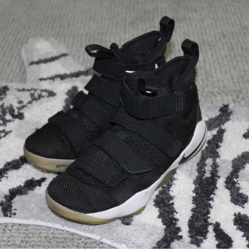 Lebron boys basketball shoes black